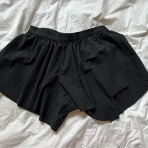 Nike Black Skorts with Elastic Waistband and Textured Fabric